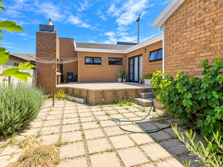 4 Bedroom Property for Sale in Hopefield Western Cape